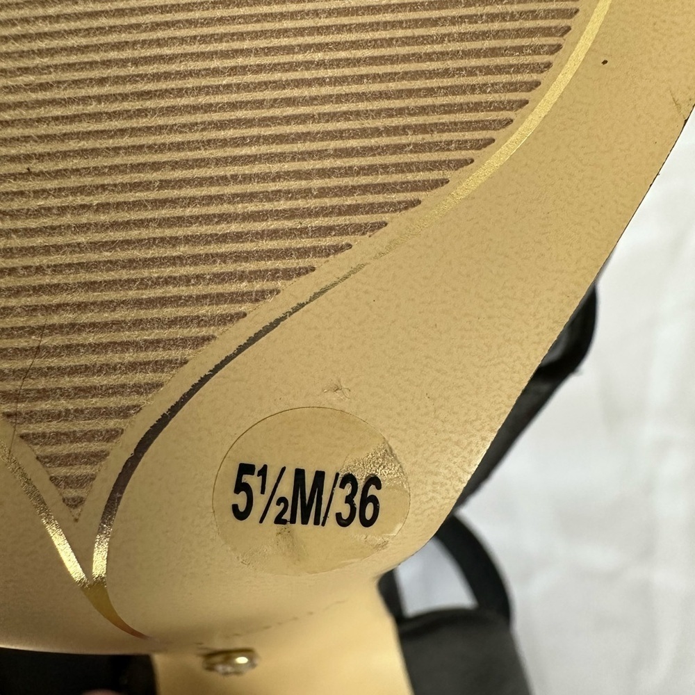 VINCE CAMUTO PLATAFORM  SATIN - Picture 10 of 16